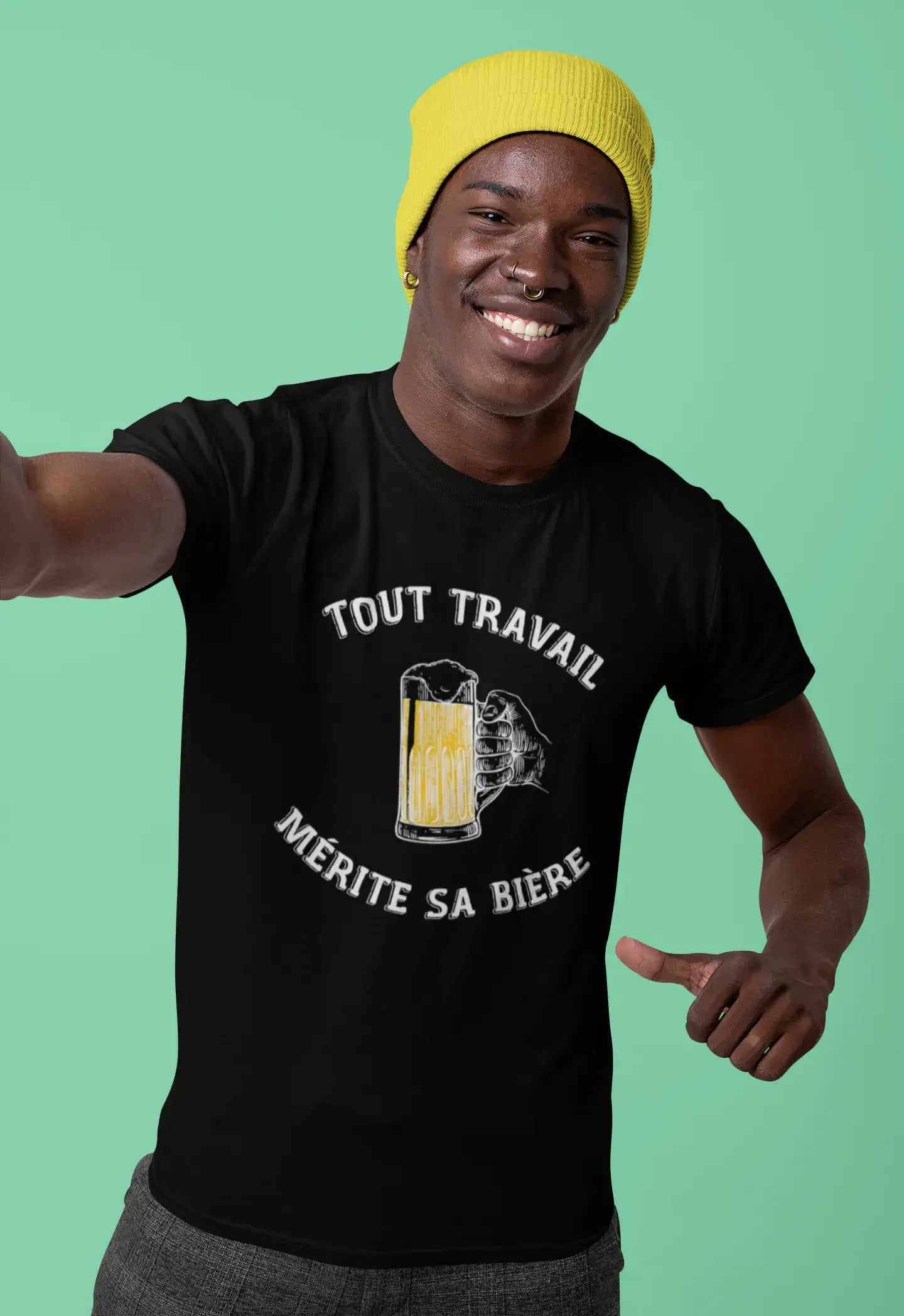 Men's Graphic T-Shirt Tout Travail Mérite Sa Bière Idea Gift