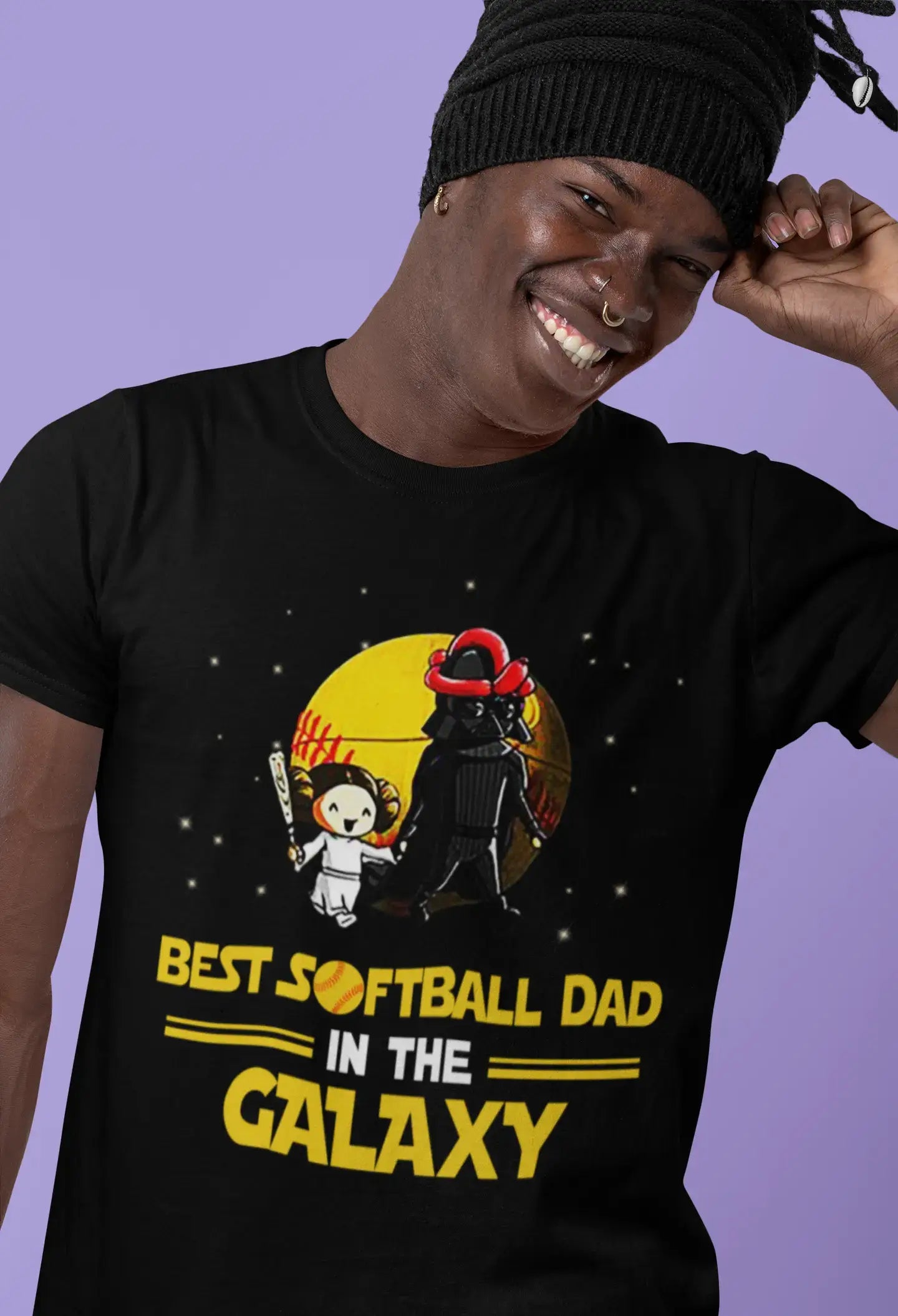 ULTRABASIC Men's Graphic T-Shirt Best Softball Dad In the Galaxy - Family Time